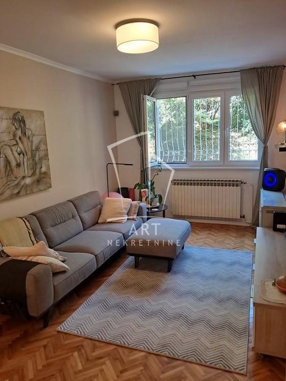 Stan na prodaju u Beogradu, Karaburma, dvoiposoban, 53m2, cena 165000 evra