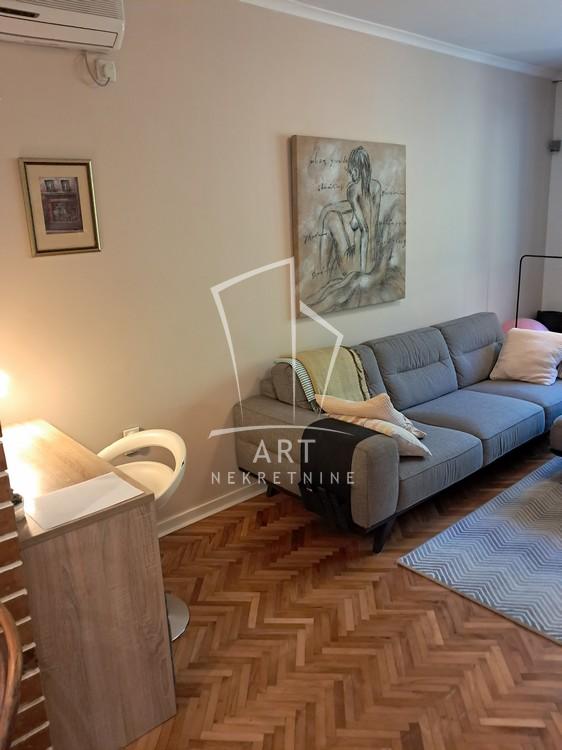 Stan na prodaju u Beogradu, Karaburma, dvoiposoban, 53m2, cena 165000 evra