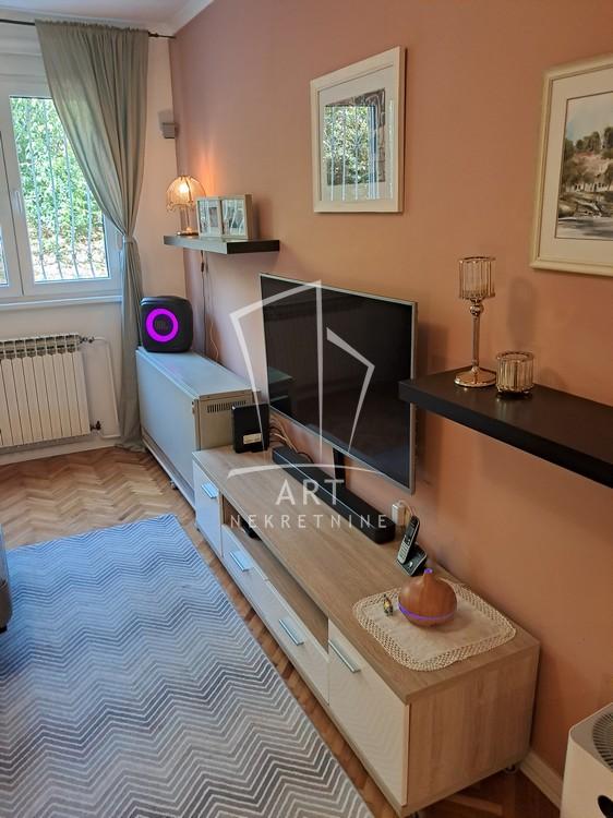 Stan na prodaju u Beogradu, Karaburma, dvoiposoban, 53m2, cena 165000 evra