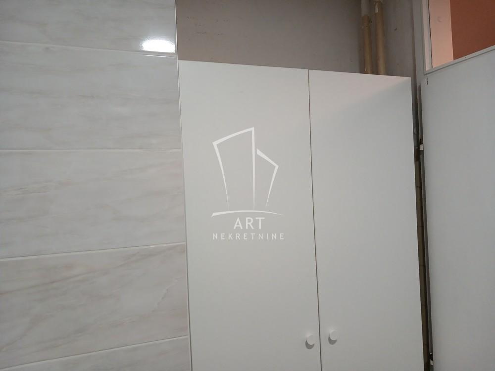 Stan na prodaju u Beogradu, Borča, dvosoban, 56m2, cena 130000 evra