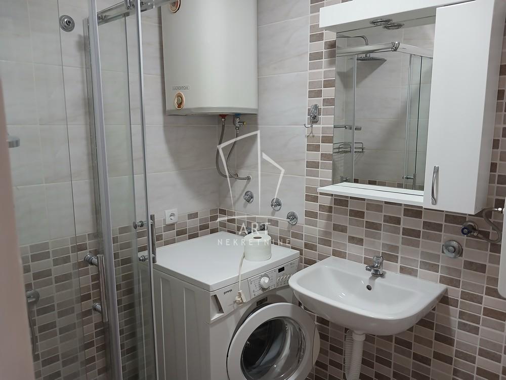 Stan na prodaju u Beogradu, Borča, dvosoban, 56m2, cena 130000 evra
