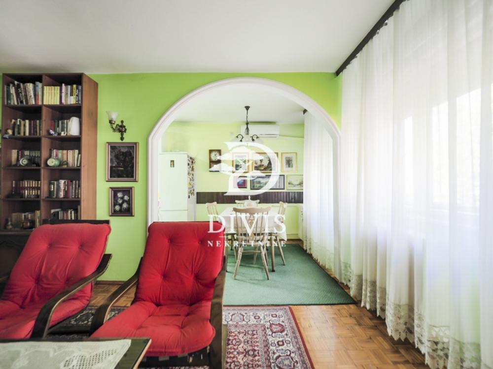 Stan na prodaju u Beogradu, Zemun centar, dvoiposoban, 59m2, cena 240000 evra