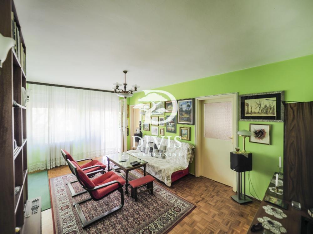 Stan na prodaju u Beogradu, Zemun centar, dvoiposoban, 59m2, cena 240000 evra