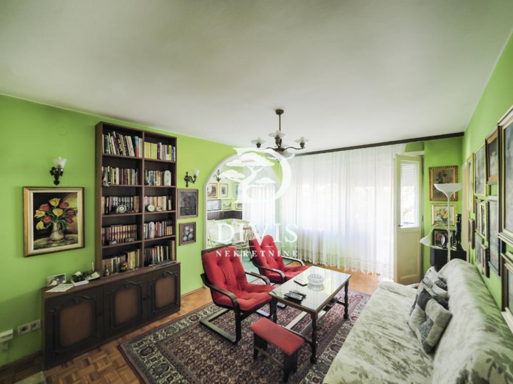 Stan na prodaju u Beogradu, Zemun centar, dvoiposoban, 59m2, cena 240000 evra