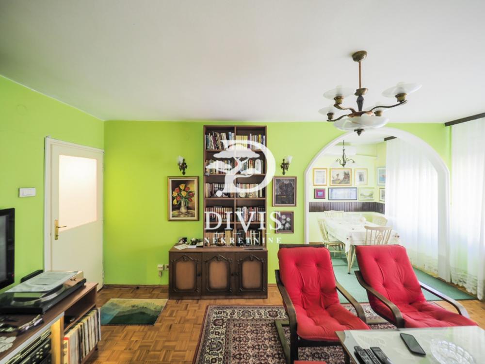 Stan na prodaju u Beogradu, Zemun centar, dvoiposoban, 59m2, cena 240000 evra