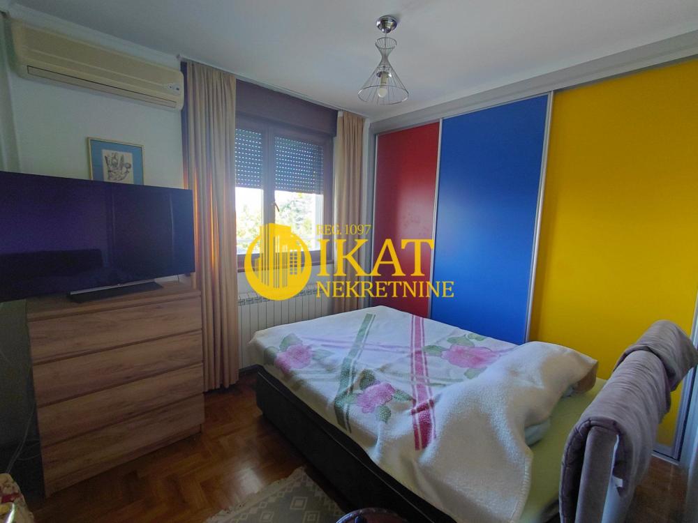 Stan na prodaju u Beogradu, Mirijevo, trosoban, 82m2, cena 235000 evra