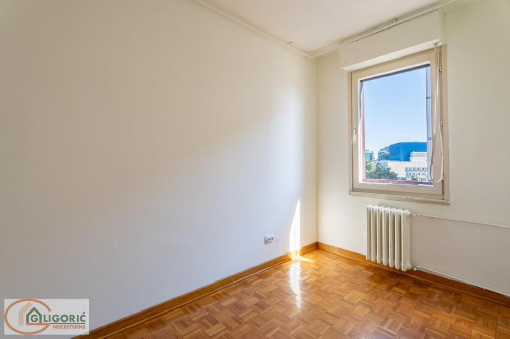 Stan na prodaju u Beogradu, Novi Beograd blok 19 (Sava centar), 122m2, cena 410000 evra