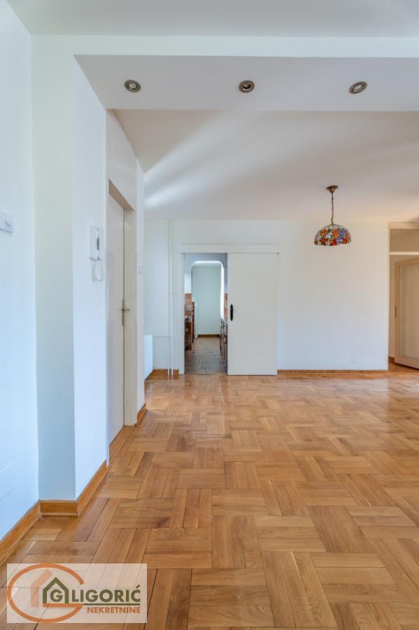 Stan na prodaju u Beogradu, Novi Beograd blok 19 (Sava centar), 122m2, cena 410000 evra