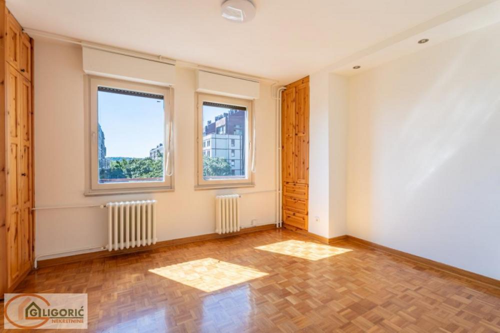 Stan na prodaju u Beogradu, Novi Beograd blok 19 (Sava centar), 122m2, cena 410000 evra