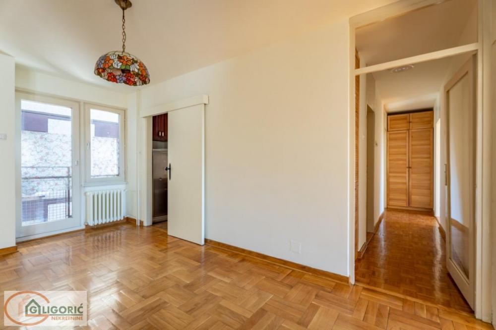 Stan na prodaju u Beogradu, Novi Beograd blok 19 (Sava centar), 122m2, cena 410000 evra