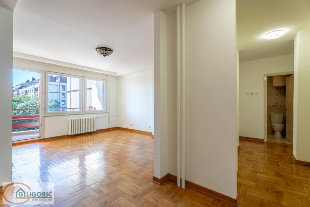 Stan na prodaju u Beogradu, Novi Beograd blok 19 (Sava centar), 122m2, cena 410000 evra
