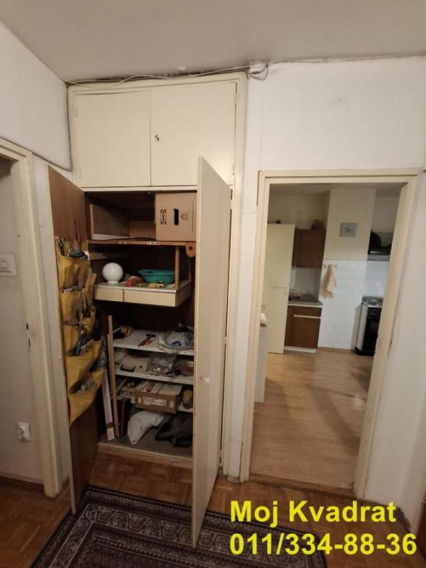 Stan na prodaju u Beogradu, Novi Beograd blok 21 (10. gimnazija), dvosoban, 76m2, cena 278500 evra