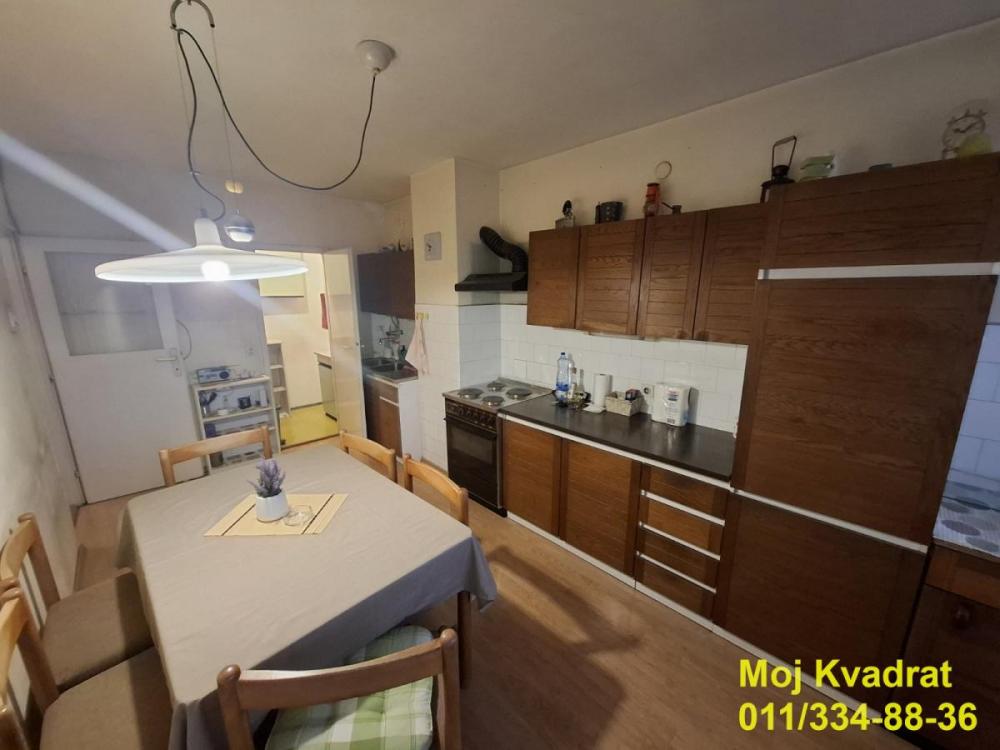 Stan na prodaju u Beogradu, Novi Beograd blok 21 (10. gimnazija), dvosoban, 76m2, cena 278500 evra