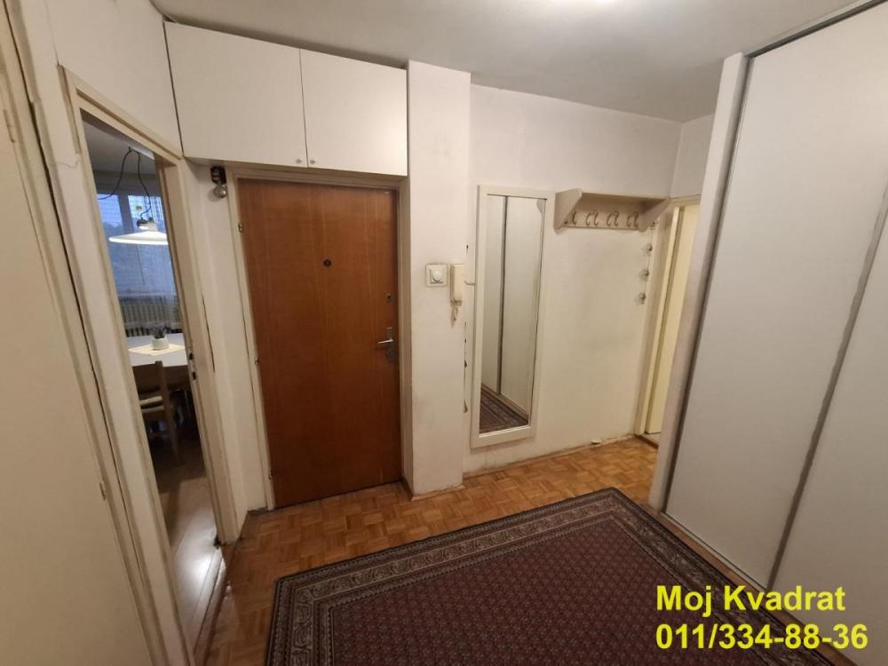 Stan na prodaju u Beogradu, Novi Beograd blok 21 (10. gimnazija), dvosoban, 76m2, cena 278500 evra