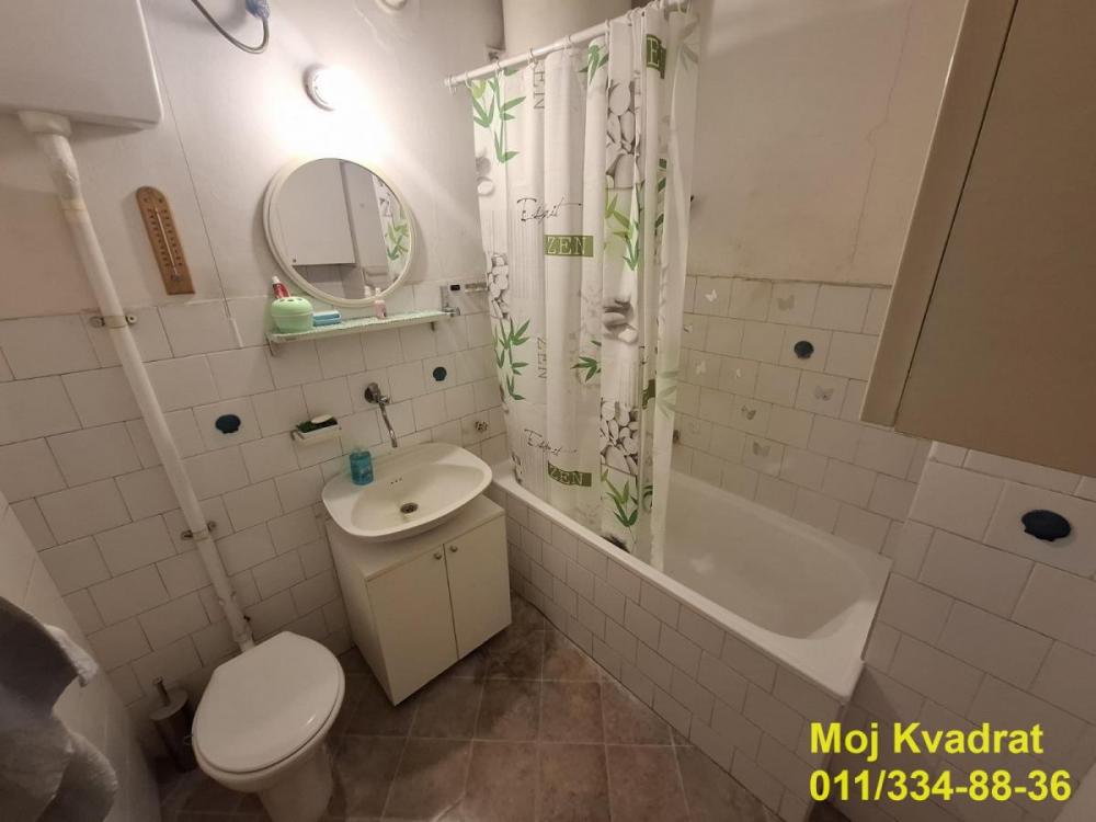 Stan na prodaju u Beogradu, Novi Beograd blok 21 (10. gimnazija), dvosoban, 76m2, cena 278500 evra