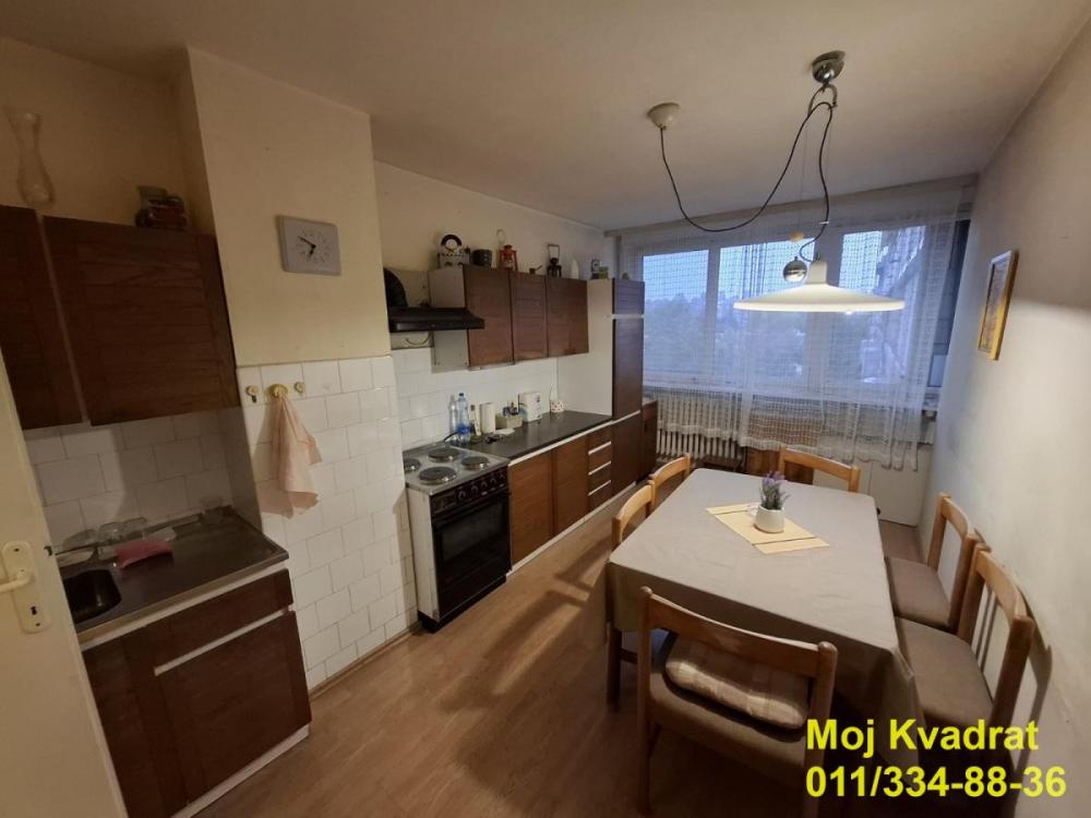 Stan na prodaju u Beogradu, Novi Beograd blok 21 (10. gimnazija), dvosoban, 76m2, cena 278500 evra