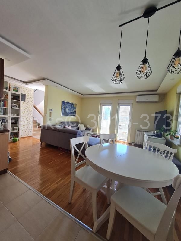 Stan na prodaju u Beogradu, Batajnica, dvoiposoban, 84m2, cena 192000 evra