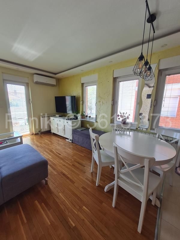 Stan na prodaju u Beogradu, Batajnica, dvoiposoban, 84m2, cena 192000 evra