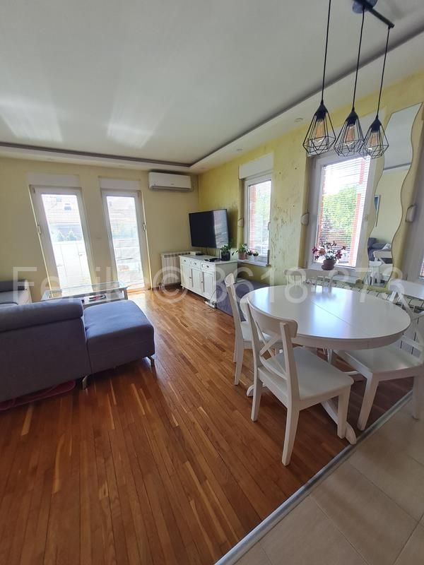 Stan na prodaju u Beogradu, Batajnica, dvoiposoban, 84m2, cena 192000 evra