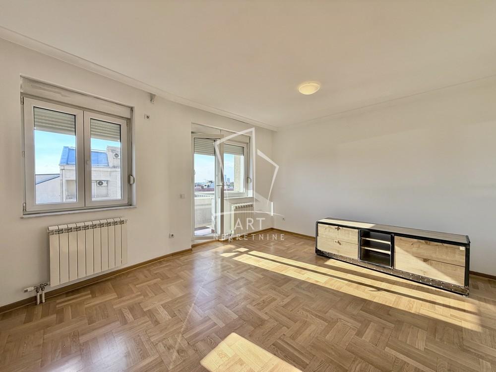 Stan na prodaju u Beogradu, Pašino brdo, cetvorosoban, 108m2, cena 320000 evra
