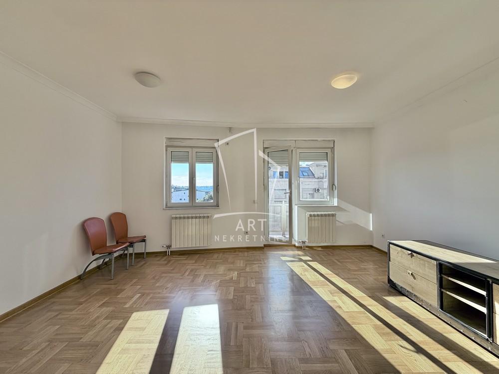 Stan na prodaju u Beogradu, Pašino brdo, cetvorosoban, 108m2, cena 320000 evra