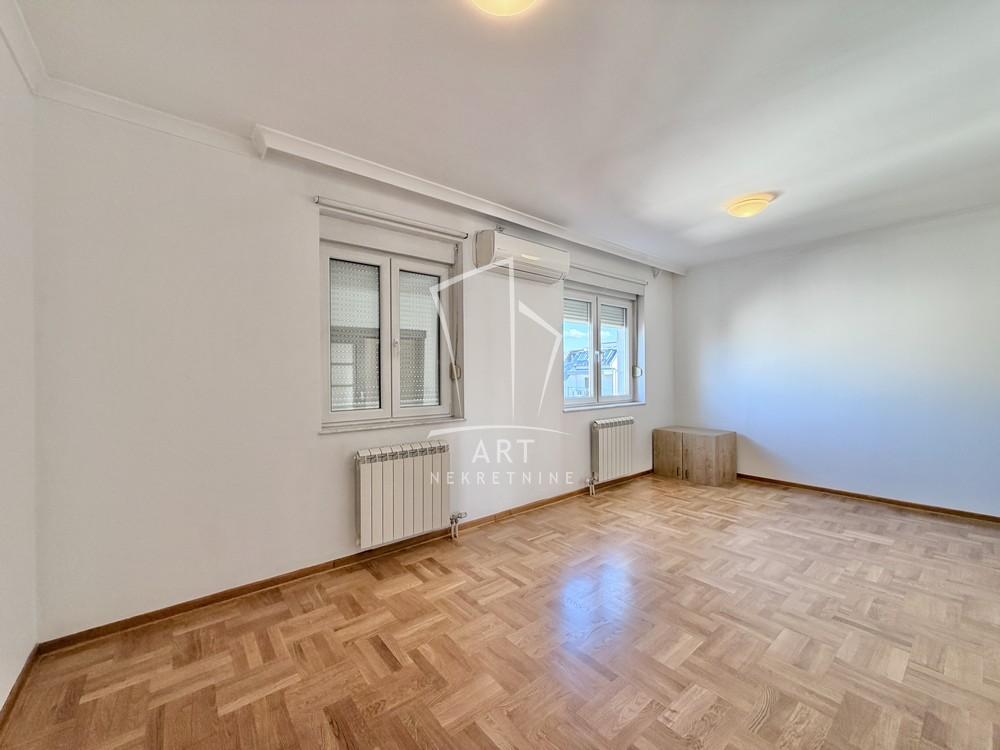 Stan na prodaju u Beogradu, Pašino brdo, cetvorosoban, 108m2, cena 320000 evra