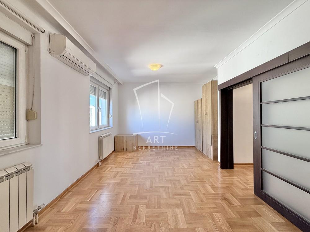 Stan na prodaju u Beogradu, Pašino brdo, cetvorosoban, 108m2, cena 320000 evra