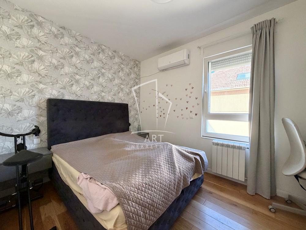 Stan na prodaju u Beogradu, Olimp, troiposoban, 74m2, cena 286000 evra