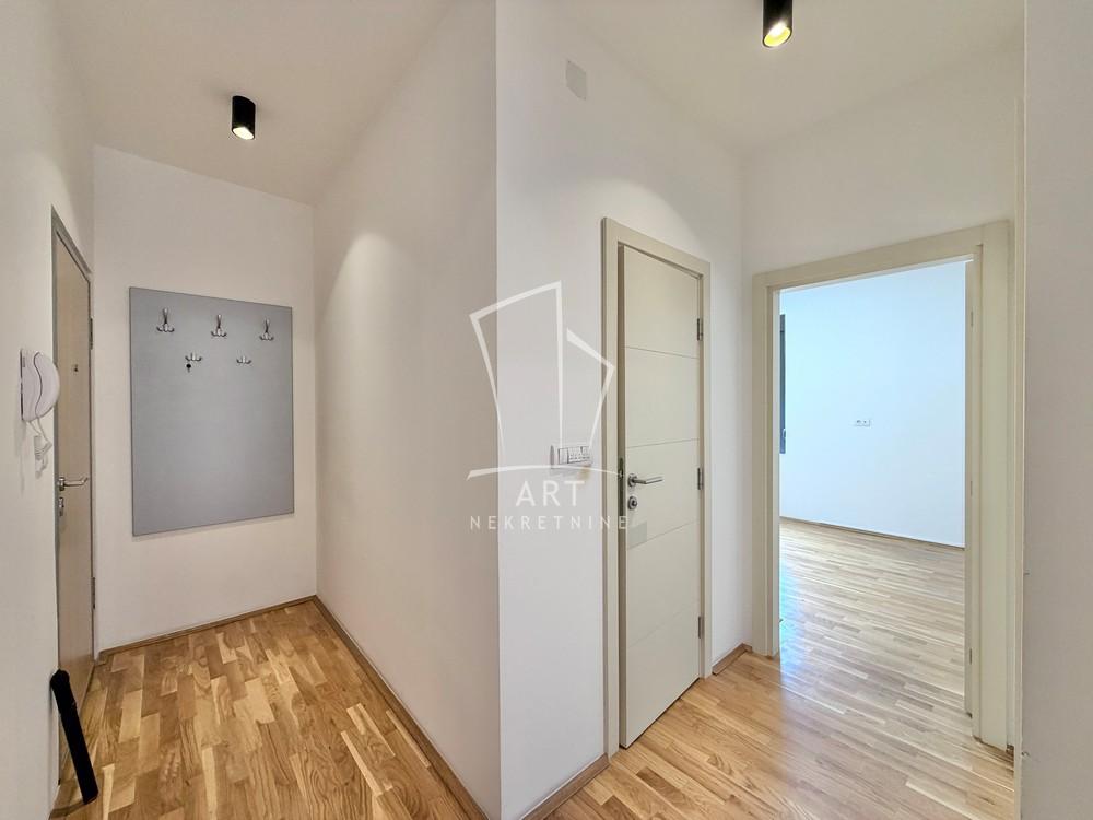 Stan na prodaju u Beogradu, Vukov spomenik, trosoban, 75m2, cena 320000 evra