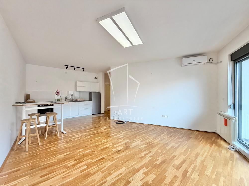 Stan na prodaju u Beogradu, Vukov spomenik, trosoban, 75m2, cena 320000 evra