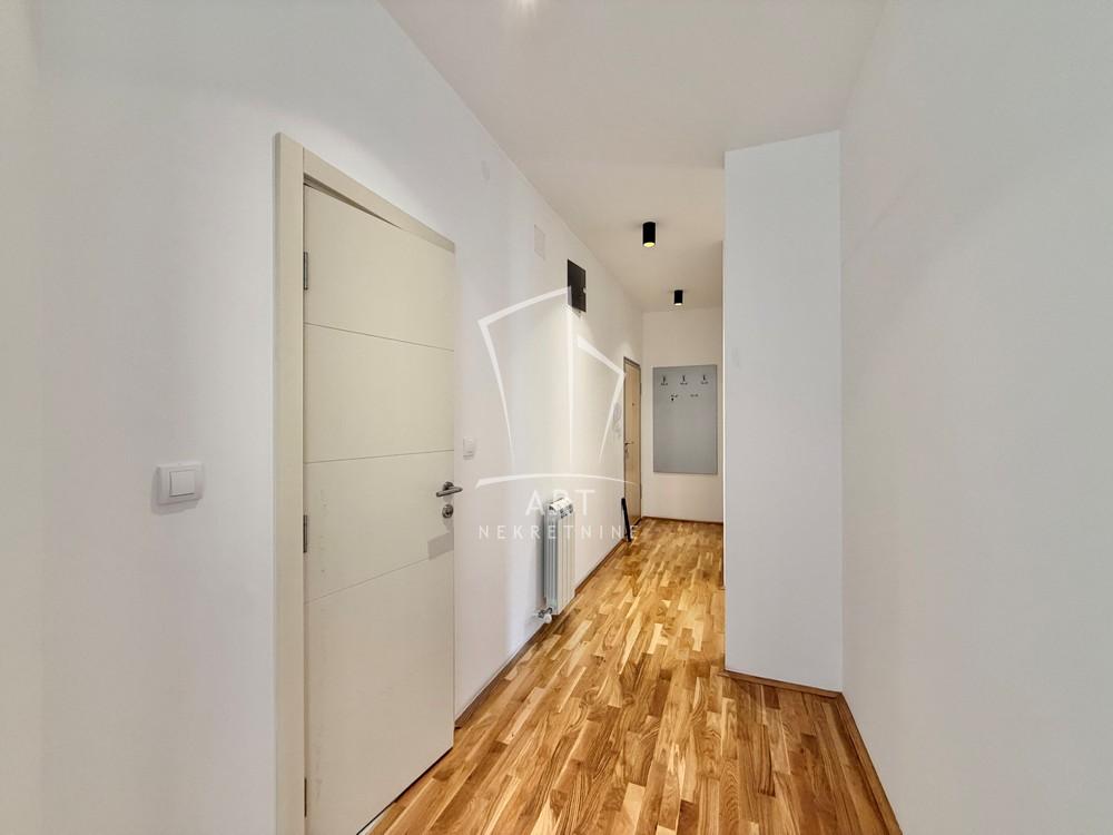 Stan na prodaju u Beogradu, Vukov spomenik, trosoban, 75m2, cena 320000 evra
