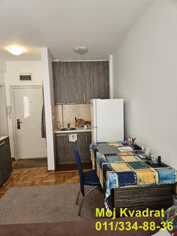 Stan na prodaju u Beogradu, Čubura, jednoiposoban, 42m2, cena 170000 evra