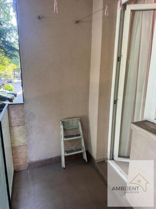 Stan na prodaju u Beogradu, Zemun, trosoban, 54m2, cena 200000 evra