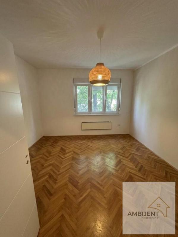 Stan na prodaju u Beogradu, Zemun, trosoban, 54m2, cena 200000 evra