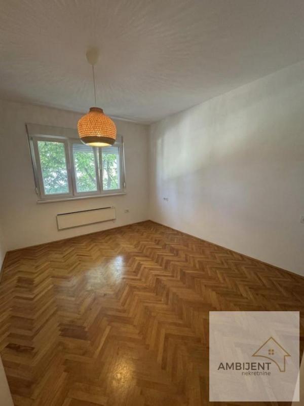 Stan na prodaju u Beogradu, Zemun, trosoban, 54m2, cena 200000 evra