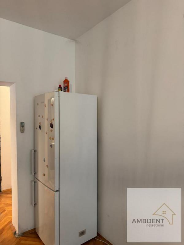 Stan na prodaju u Beogradu, Zemun, trosoban, 54m2, cena 200000 evra
