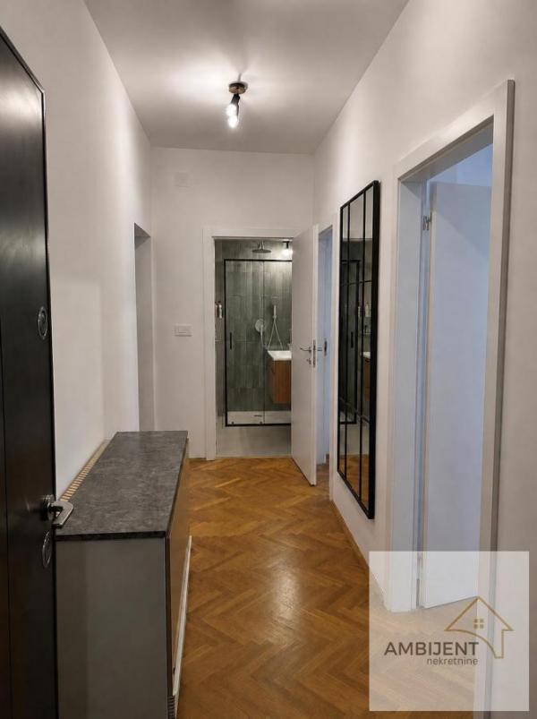 Stan na prodaju u Beogradu, Zemun, trosoban, 54m2, cena 200000 evra