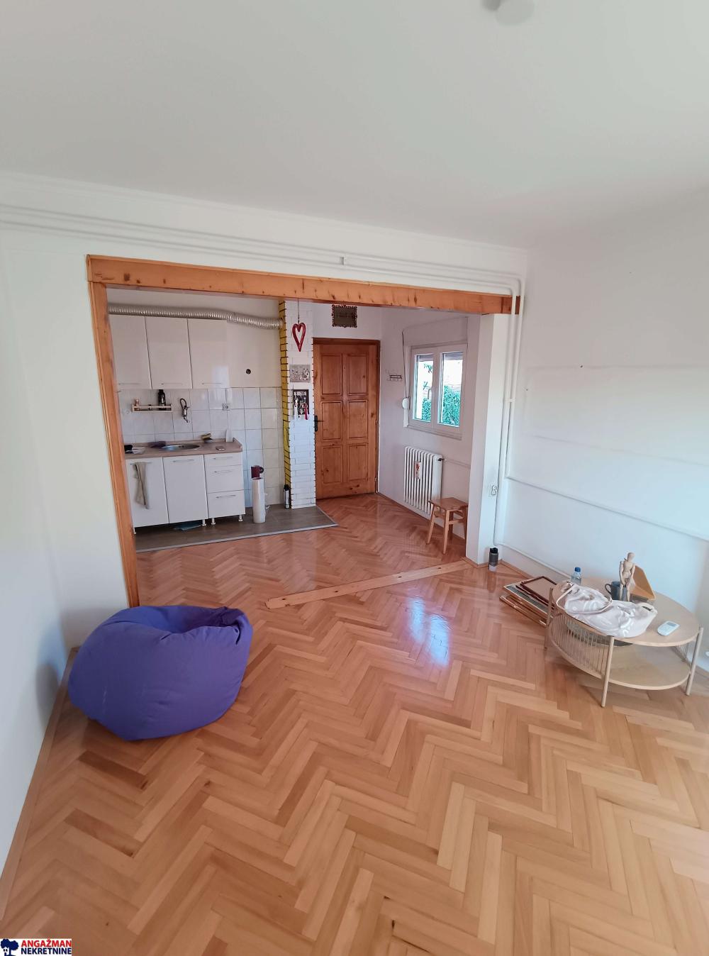 Stan na prodaju u Beogradu, Cvetkova pijaca, dvoiposoban, 52m2, cena 180000 evra