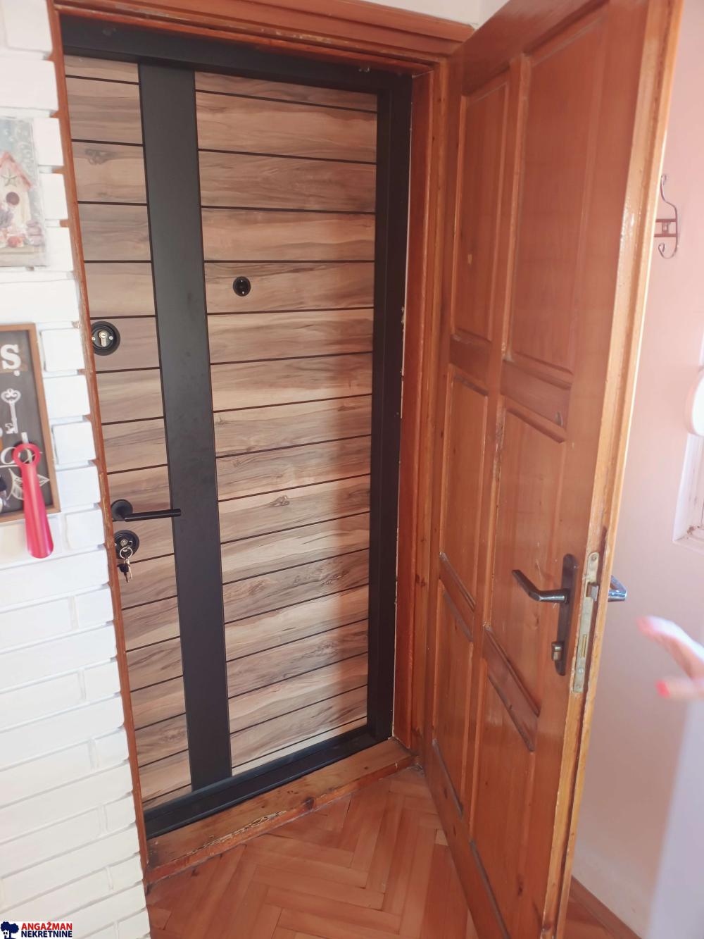 Stan na prodaju u Beogradu, Cvetkova pijaca, dvoiposoban, 52m2, cena 180000 evra