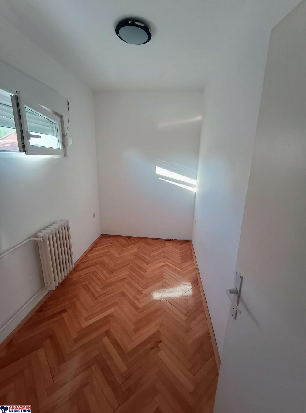 Stan na prodaju u Beogradu, Cvetkova pijaca, dvoiposoban, 52m2, cena 180000 evra