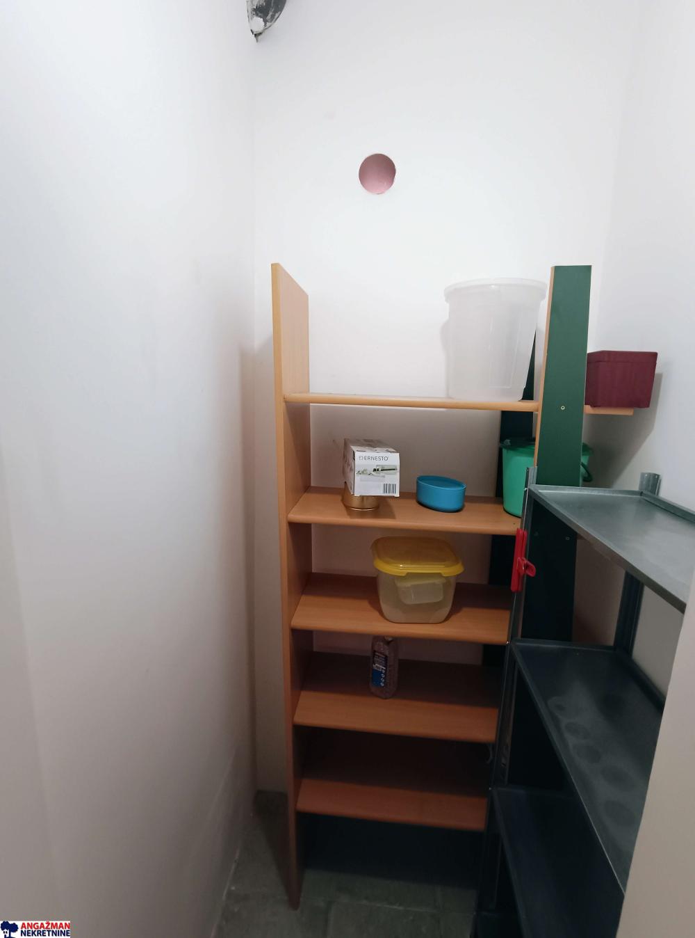 Stan na prodaju u Beogradu, Cvetkova pijaca, dvoiposoban, 52m2, cena 180000 evra