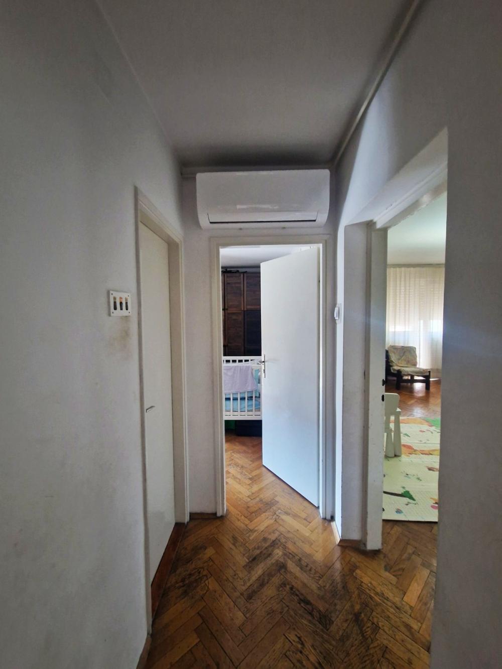 Stan na prodaju u Beogradu, Čubura, troiposoban, 81m2, cena 270000 evra