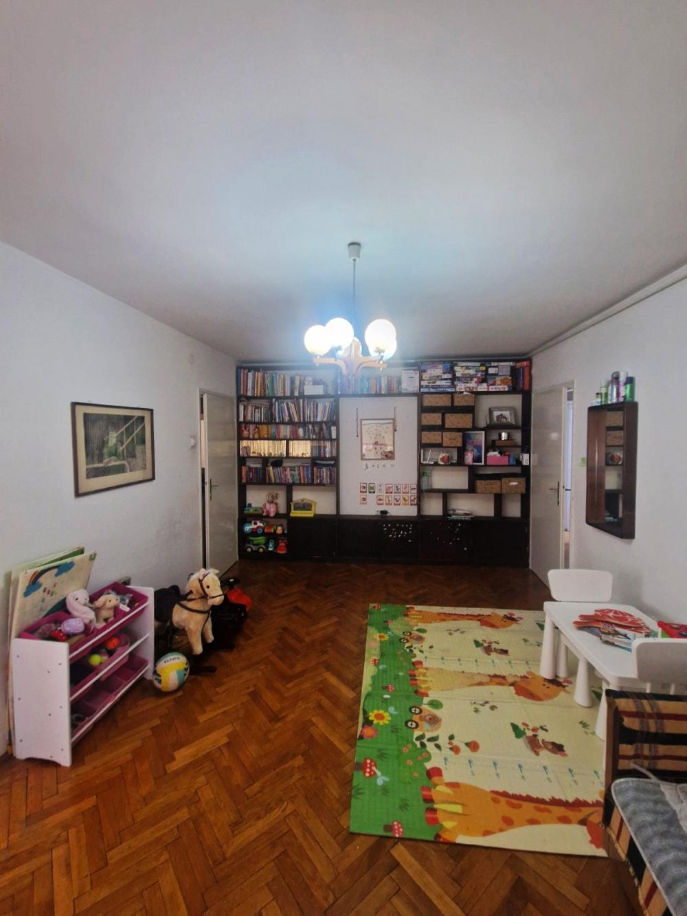 Stan na prodaju u Beogradu, Čubura, troiposoban, 81m2, cena 270000 evra