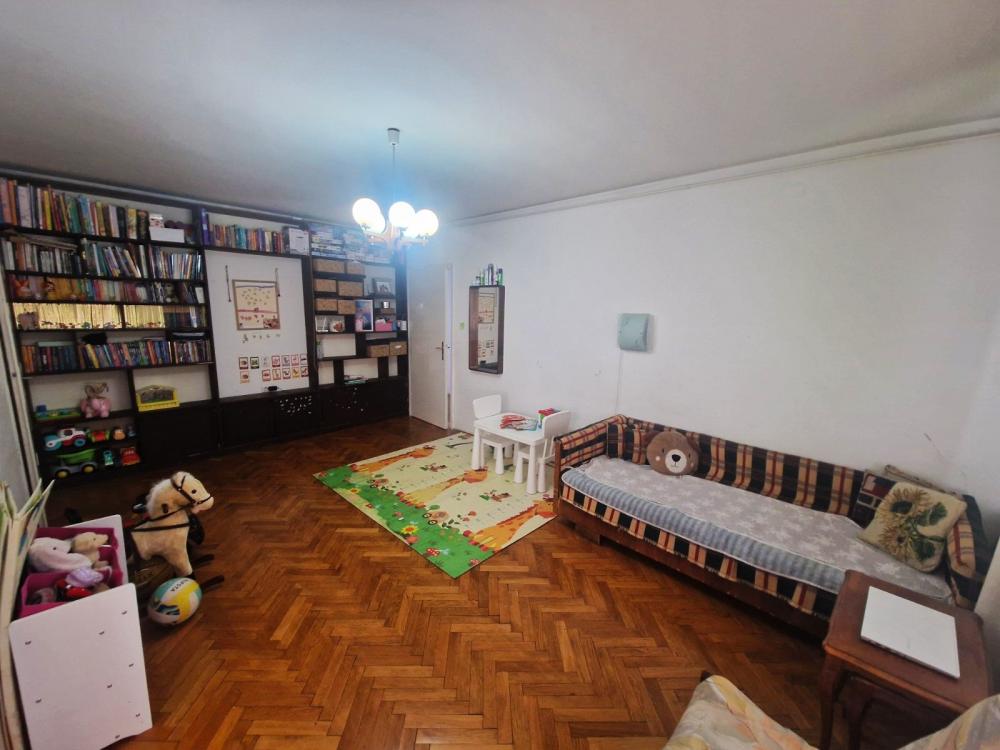 Stan na prodaju u Beogradu, Čubura, troiposoban, 81m2, cena 270000 evra
