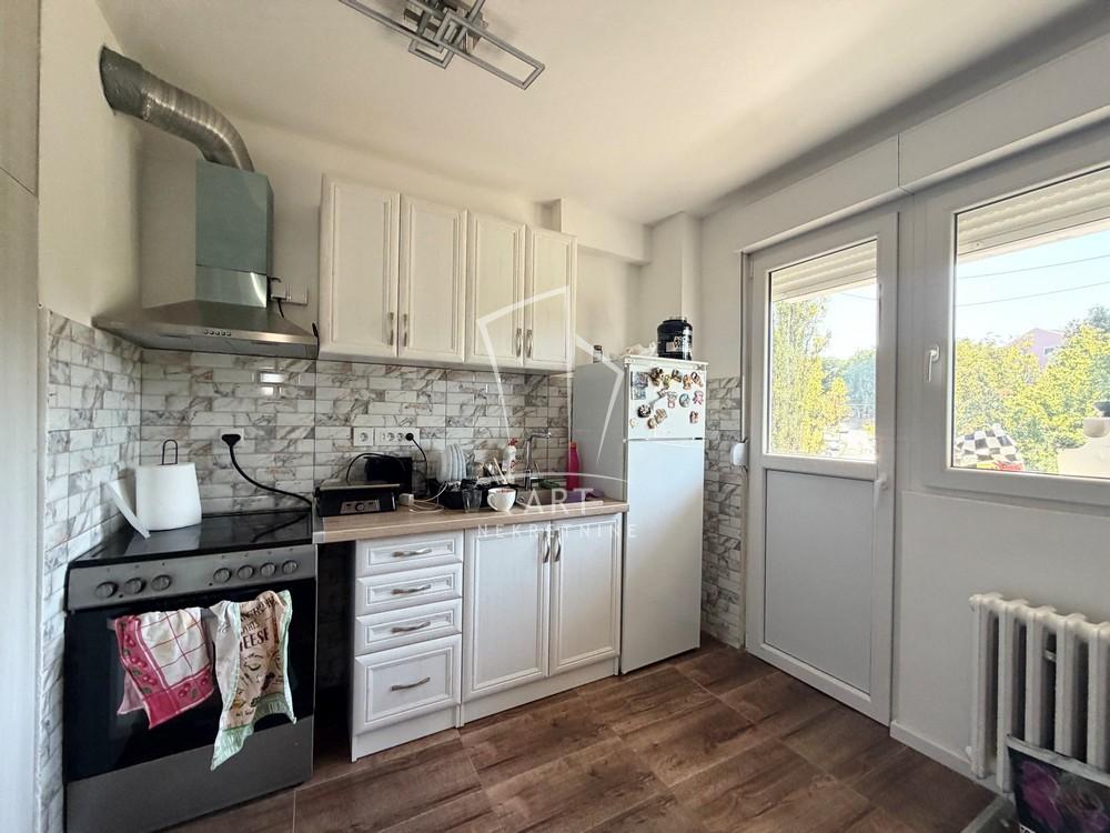 Stan na prodaju u Beogradu, Kanarevo brdo, dvoiposoban, 54m2, cena 205000 evra