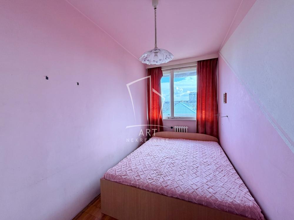 Stan na prodaju u Beogradu, Novi Beograd blok 11C (Stari Merkator), jednoiposoban, 45m2, cena 198000 evra