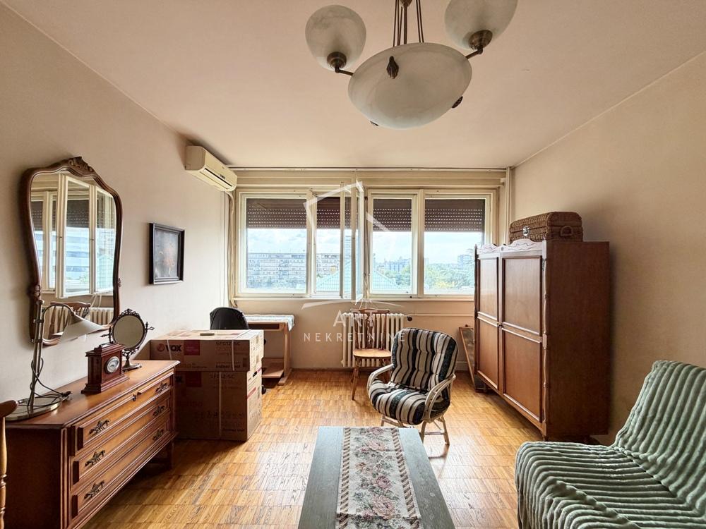 Stan na prodaju u Beogradu, Novi Beograd blok 11C (Stari Merkator), jednoiposoban, 45m2, cena 198000 evra