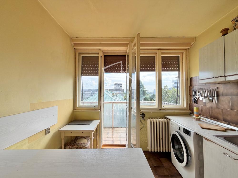 Stan na prodaju u Beogradu, Novi Beograd blok 11C (Stari Merkator), jednoiposoban, 45m2, cena 198000 evra