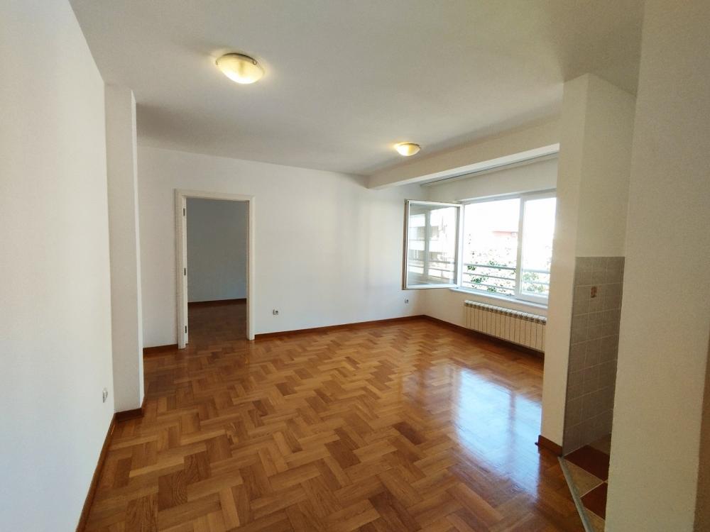 Stan na prodaju u Beogradu, Crveni Krst, trosoban, 65m2, cena 305500 evra
