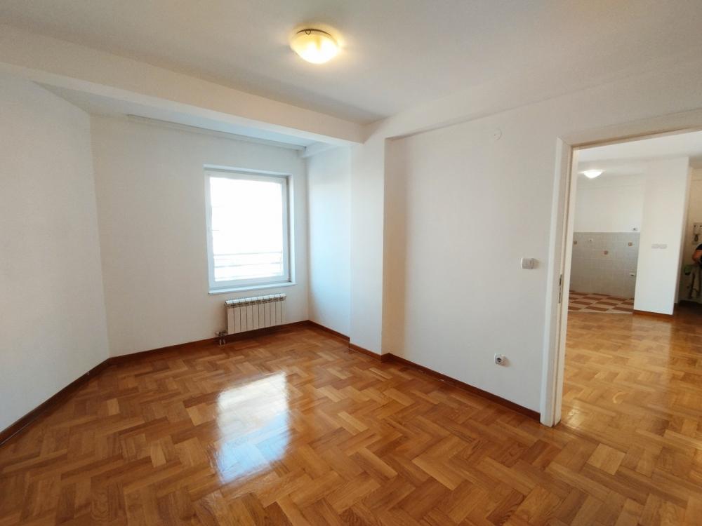 Stan na prodaju u Beogradu, Crveni Krst, trosoban, 65m2, cena 305500 evra
